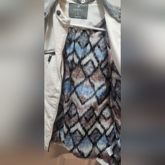 White cream Vanity Size Large jacket - Picture 2 of 12